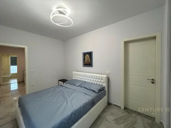 Tirane, jepet me qera apartament 3+1 Kati 3, 99 m² 1.000 € (21 Dhjetori)