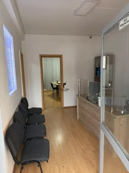 Tirane, jepet me qera zyre Kati 2, 75 m² 500 € (RRUGA E ELBASANIT)