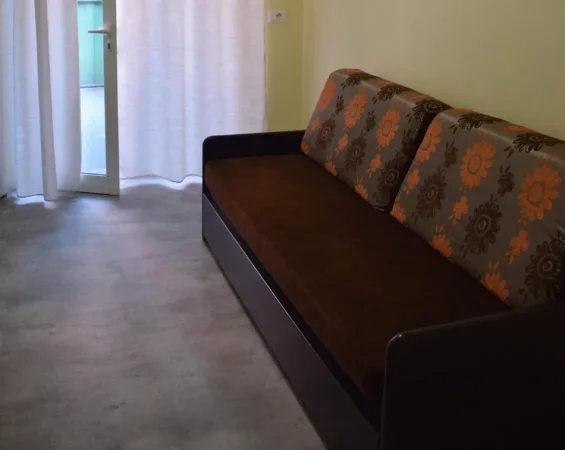 Tirane, jepet me qera apartament 1+1 Kati 0, 70 m² 500 € (pazari i ri)