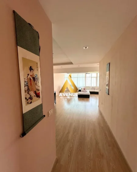Tirane, jepet me qera apartament 2+1+Ballkon Kati 2, 140 m² 650 € (Rruga Dritan Hoxha)