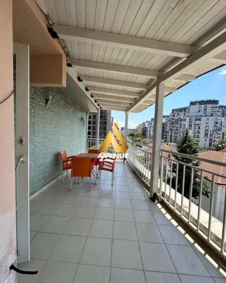 Tirane, jepet me qera apartament 2+1+Ballkon Kati 2, 140 m² 650 € (Rruga Dritan Hoxha)