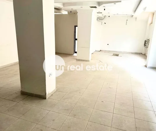 Shkoder, jepet me qera ambjent biznesi Kati 1, 100 m² (QENDER)