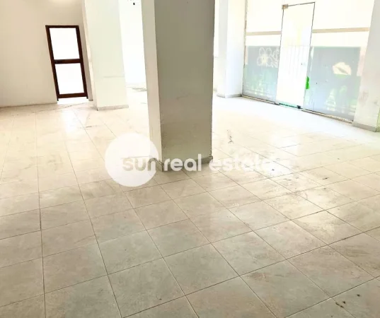 Shkoder, jepet me qera ambjent biznesi Kati 1, 100 m² (QENDER)