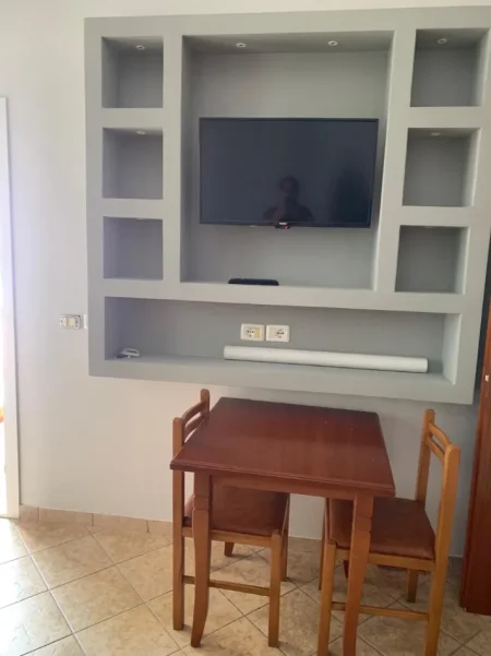 Tirane, jepet me qera apartament 1+1 Kati 2, 40 m² 300 € 