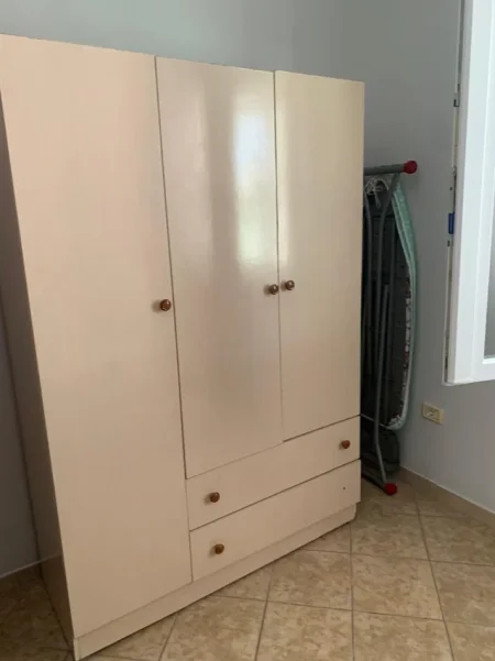 Tirane, jepet me qera apartament 1+1 Kati 2, 40 m² 300 € 