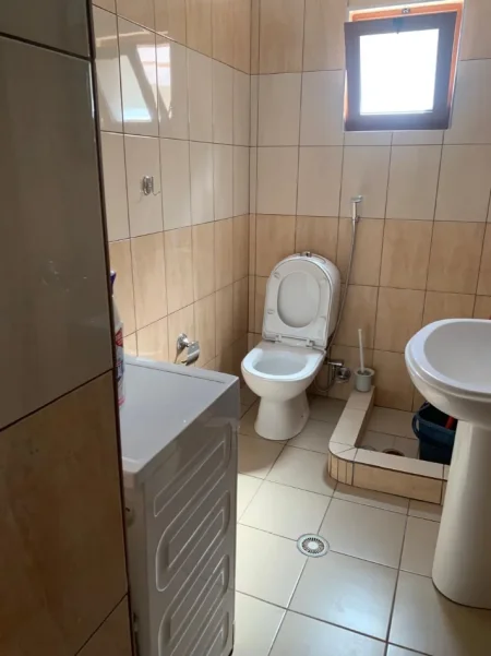 Tirane, jepet me qera apartament 1+1 Kati 2, 40 m² 300 € 