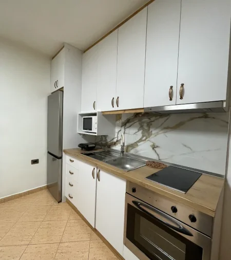 Tirane, jepet me qera apartament 1+1 Kati 5, 50 m² 480 € 