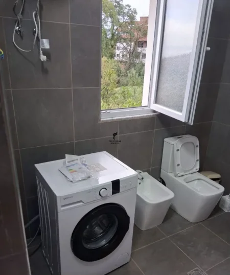 Tirane, jepet me qera apartament 2+1 Kati 3, 113 m² 550 € (RRUGA E ELBASANIT)