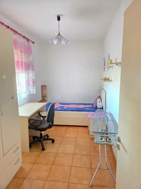 Tirane, jepet me qera apartament 2+1 Kati 3, 99 m² 450 € (Ish Fusha E Aviacionit)