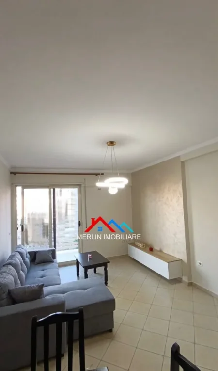Tirane, jepet me qera apartament 1+1+Ballkon Kati 6, 74 m² 525 € (RRUGA E KAVAJES,PERBALLE DELIJORGJIT.)