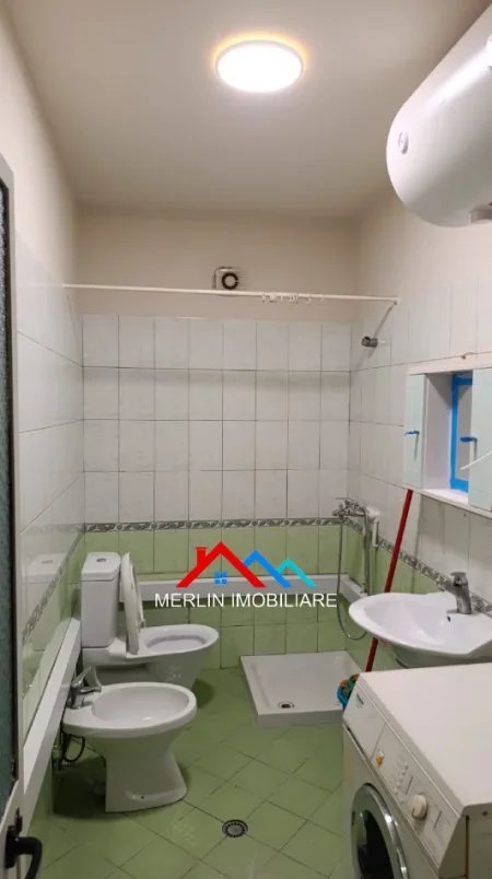 Tirane, jepet me qera apartament 1+1+Ballkon Kati 6, 74 m² 525 € (RRUGA E KAVAJES,PERBALLE DELIJORGJIT.)