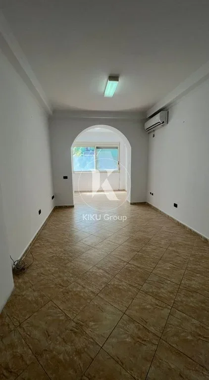 Tirane, jepet me qera zyre Kati 3, 60 m² 800 € (Ish Blloku)