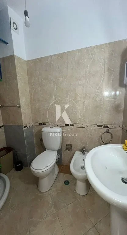 Tirane, jepet me qera zyre Kati 3, 60 m² 800 € (Ish Blloku)