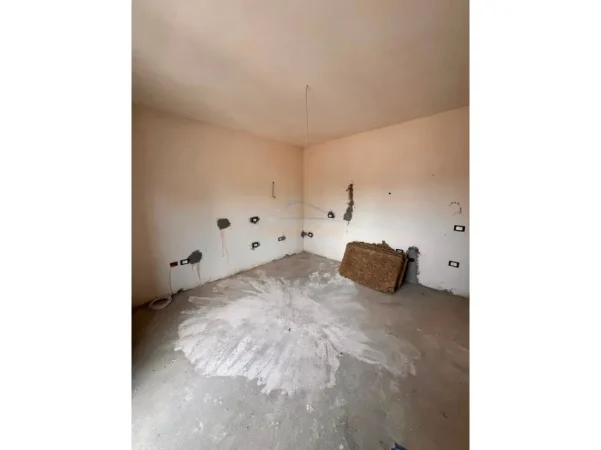 Tirane, shitet apartament 1+1+Aneks+Ballkon Kati 3, 52 m² 149.000 € (Rruga e Elbasanit)