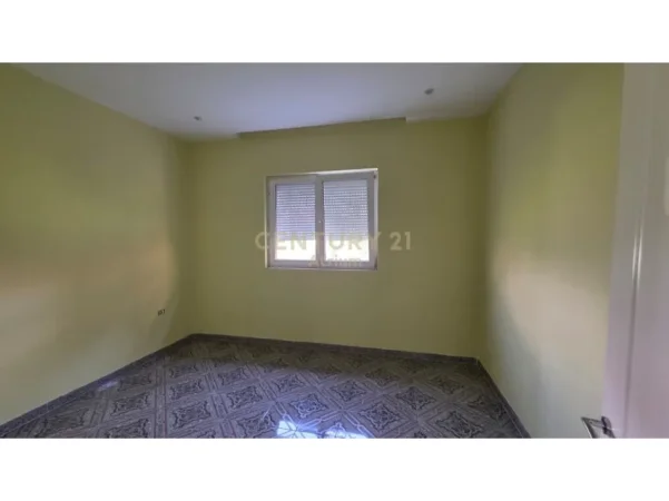 Tirane, jepet me qera Vile Kati 3, 371 m² 3.000 € 
