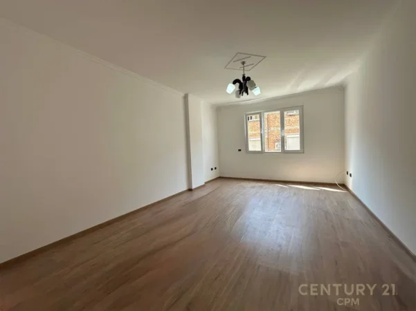 Tirane, jepet me qera zyre Kati 3, 126 m² 1.300 € 