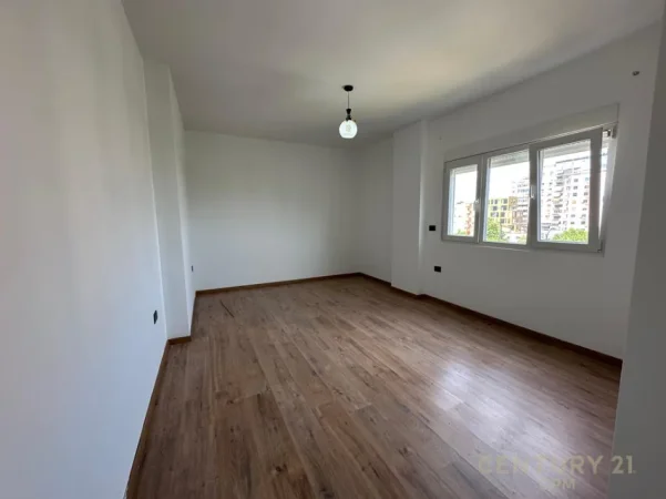 Tirane, jepet me qera zyre Kati 3, 126 m² 1.300 € 