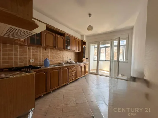 Tirane, jepet me qera zyre Kati 3, 126 m² 1.300 € 