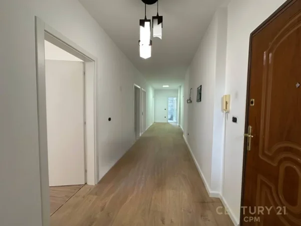 Tirane, jepet me qera zyre Kati 3, 126 m² 1.300 € 