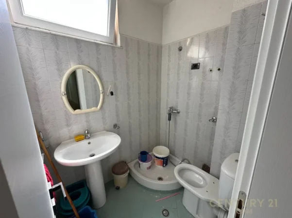 Tirane, jepet me qera zyre Kati 3, 126 m² 1.300 € 