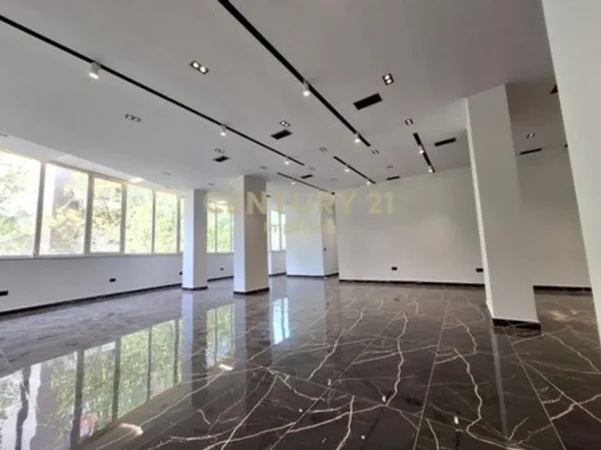 Tirane, jepet me qera ambjent biznesi Kati 1, 130 m² 1.200 € 