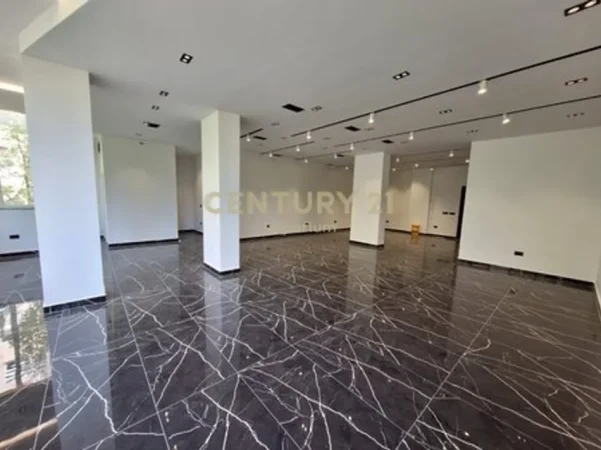 Tirane, jepet me qera ambjent biznesi Kati 1, 130 m² 1.200 € 