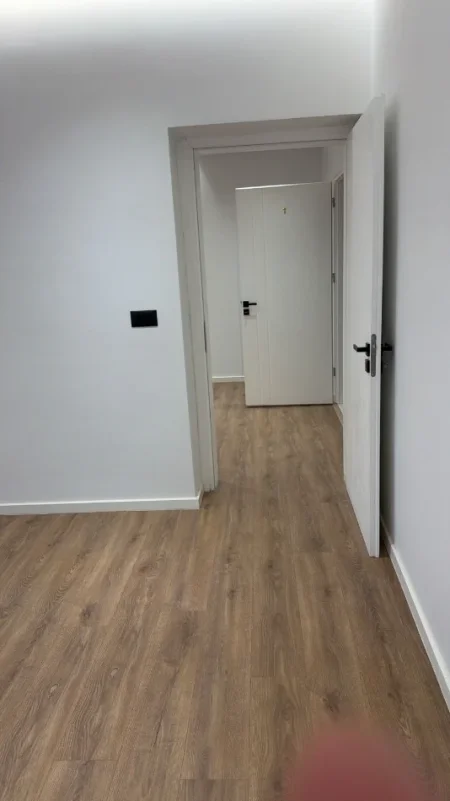 Tirane, jepet me qera nga Pronari, pa-komision zyre Kati 1, 550 € (viktor eftimiu)