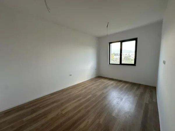 Tirane, shitet apartament 2+1 Kati 3, 143 m² 358.000 € (Liqeni i Thate)