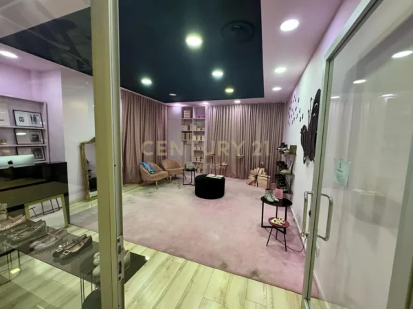 Tirane, jepet me qera ambjent biznesi Kati 2, 58 m² 700 € (Etc)