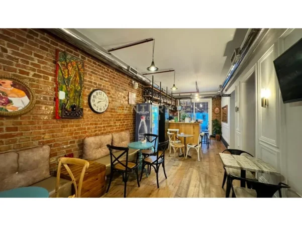 Tirane, jepet me qera bar-kafe , 125 m² 1.300 € 