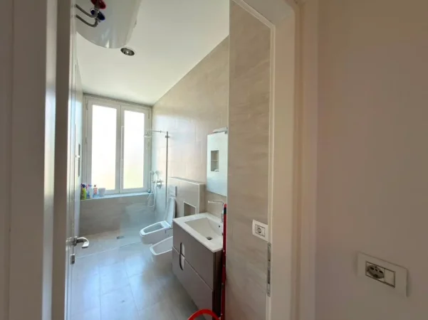 Tirane, jepet me qera zyre Kati 2, 180 m² 1.200 € 
