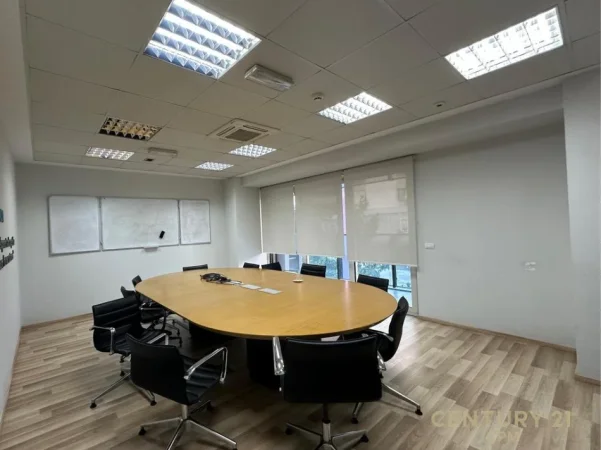 Tirane, jepet me qera zyre Kati 1, 397 m² 9.925 € (Ambassador 3)
