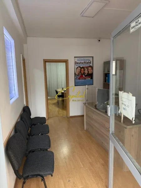 Tirane, jepet me qera ambjent biznesi Kati 2, 70 m² 500 € (RRUGA E ELBASANIT)