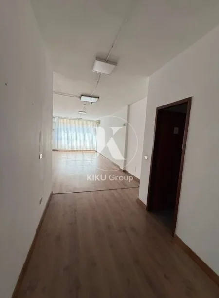 Tirane, jepet me qera ambjent biznesi Kati 5, 200 m² 2.400 € (Blloku)