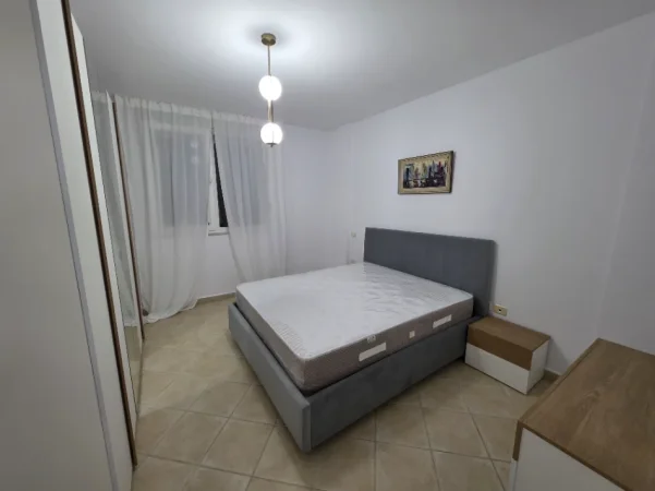 Tirane, jepet me qera apartament 1+1 Kati 4, 650 €