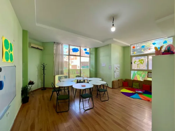 Tirane, jepet me qera 3+1 Kati 0, 141 m² 700 € (Vila L)