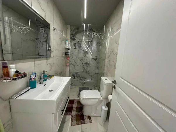 Tirane, jepet me qera 1+1 Kati 0, 50 m² 500 € 