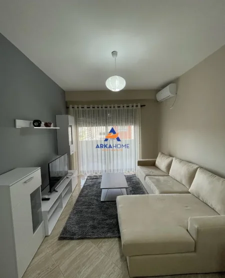 Tirane, jepet me qera apartament 1+1+Ballkon Kati 5, 69 m² 581 € 