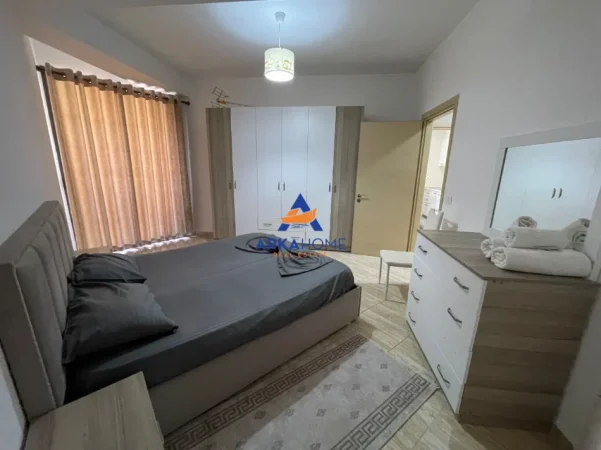 Tirane, jepet me qera apartament 1+1+Ballkon Kati 5, 69 m² 581 € 