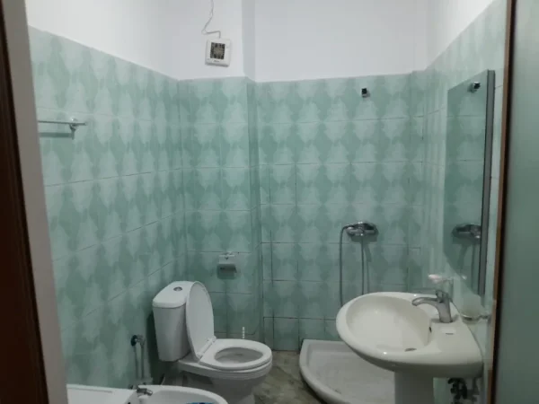 Tirane, jepet me qera apartament 2+1 Kati 3, 60 m² 400 € (Astir)
