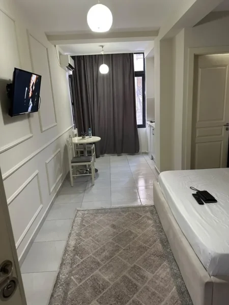 Tirane, jepet me qera apartament 1+1 Kati 2, 45 m² 400 € (Sheshi Willson)