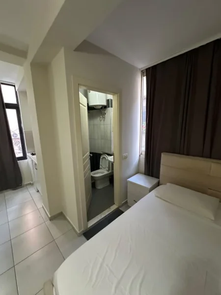 Tirane, jepet me qera apartament 1+1 Kati 2, 45 m² 400 € (Sheshi Willson)