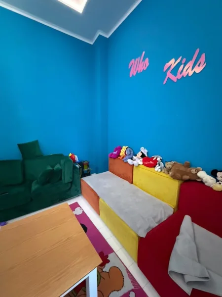 Tirane, jepet me qera ambjent biznesi Kati 0, 100 m² 700 € (Allias)