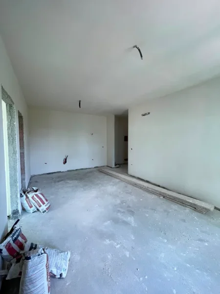 Tirane, shitet apartament 1+1 , 81 m² 90.035 € (Paskuqan)