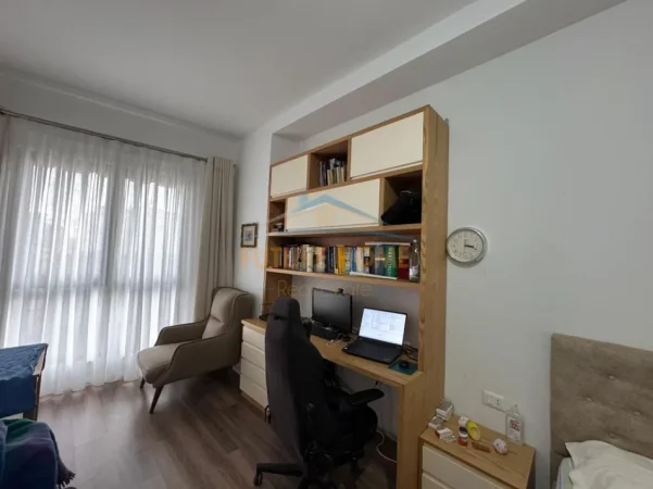 Tirane, shes apartament 2+1+Ballkon Kati 5, 133 m² 360.000 € (Luxor 3)