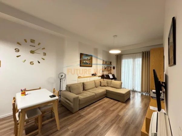 Tirane, shes apartament 2+1+Ballkon Kati 5, 133 m² 360.000 € (Luxor 3)