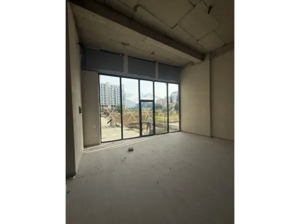 Tirane, jepet me qera ambjent biznesi Kati 0, 100 m² 1.800 € (RRUGA JORDAN MISJA)