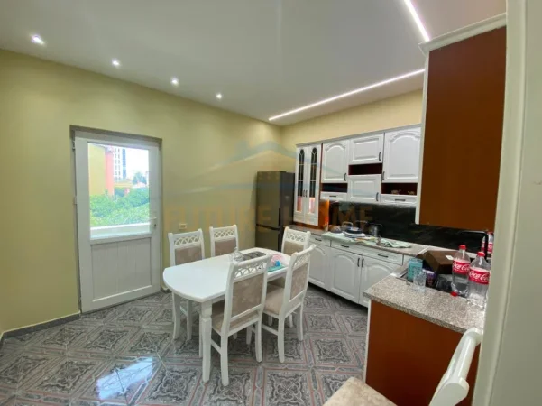 Tirane, jepet me qera Vile 2+1+Aneks+Ballkon Kati 2, 127 m² 850 € (Casa Italia)
