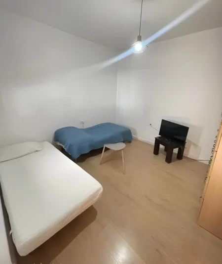 Tirane, jepet me qera apartament 2+1+Ballkon Kati 1, 120 m² 450 € (Selitë e Vogël, pranë Xhamisë)