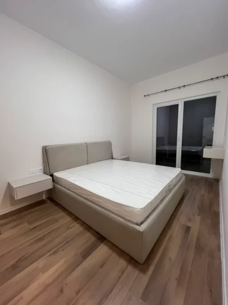 Tirane, jepet me qera apartament 1+1 Kati 5, 580 € (Laprake)